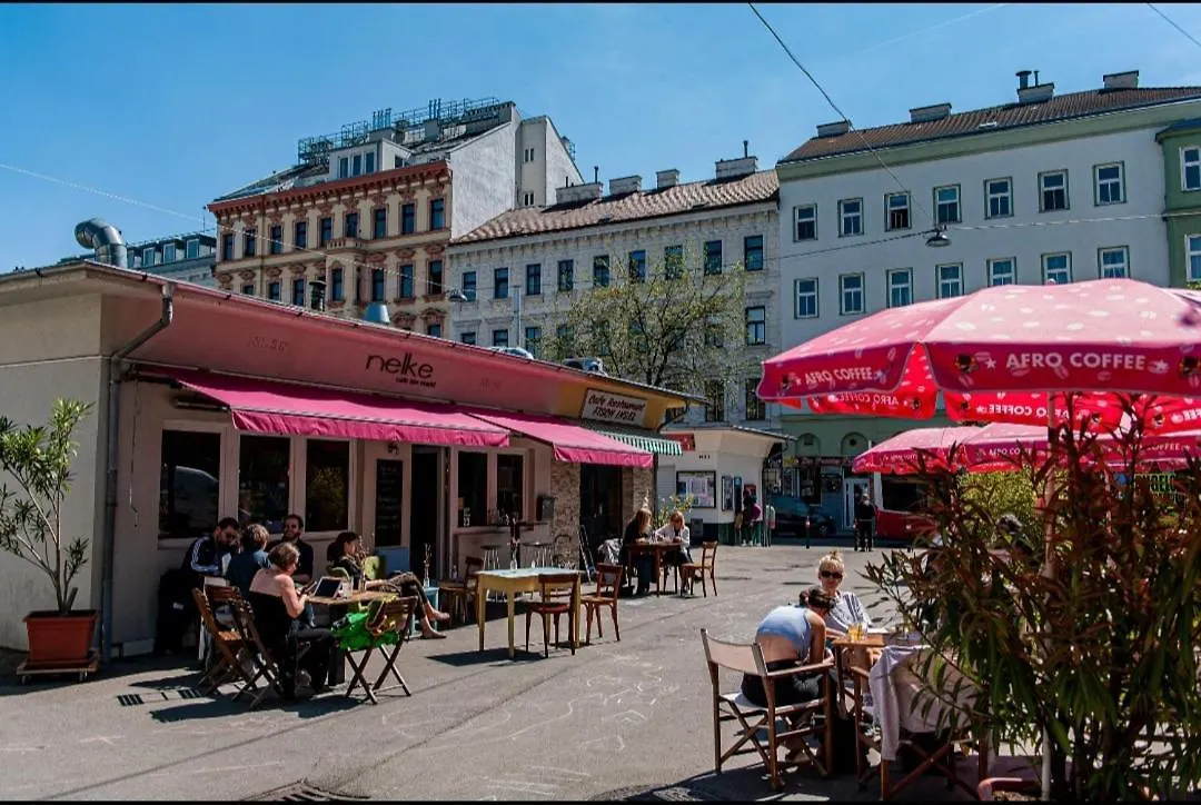 Apartment With Balcony Near Augarten Wien